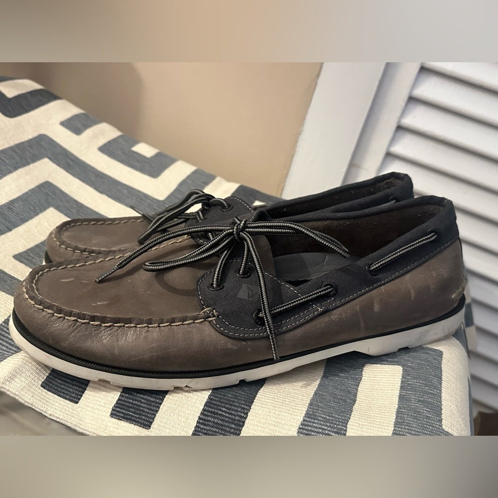 SPERRY BOAT SHOES - SIZE 10